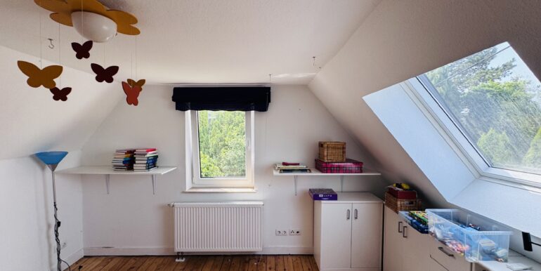 Schlafzimmer DG