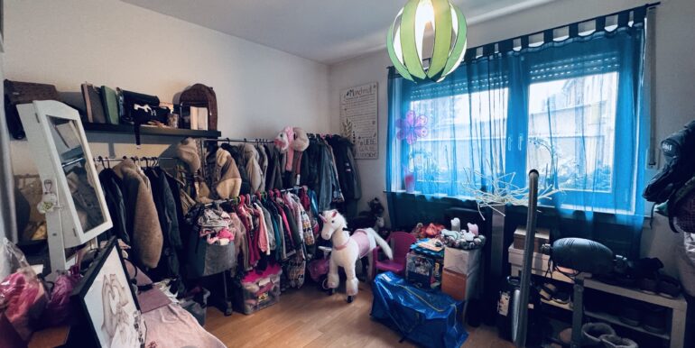 Arbeits-/Schlafzimmer 3