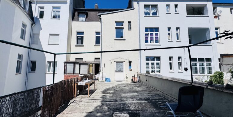 Dachterrasse 1. OG und Rückansicht