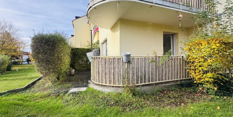 Blick auf Balkon und Terrasse