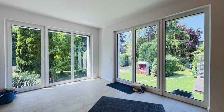 Büro Anbau mit Blick in den Garten