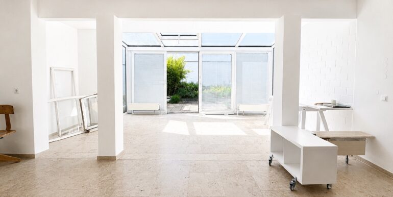 Wohnzimmer Richtung Wintergarten und Patio
