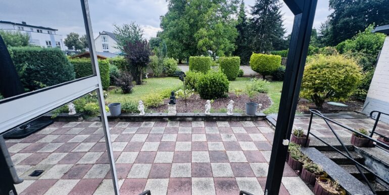 Zugang Terrasse und Garten