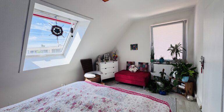 Schlafzimmer DG