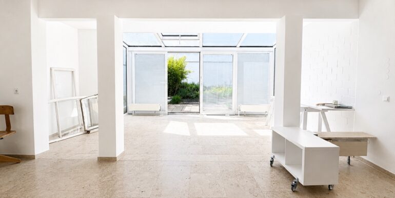 Wohnzimmer Richtung Wintergarten und Patio